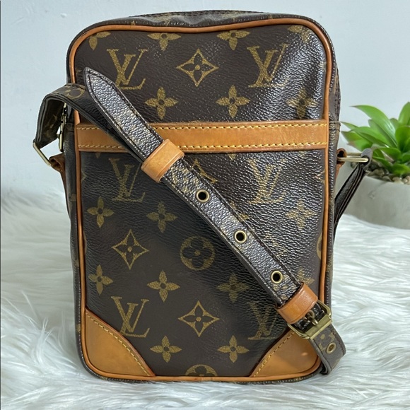 Louis Vuitton Danube Crossbody - Picture 2 of 16